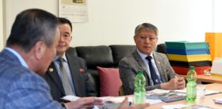 President Ri speaking with Taekwondo Aktuell Publisher Soo-Nam Park